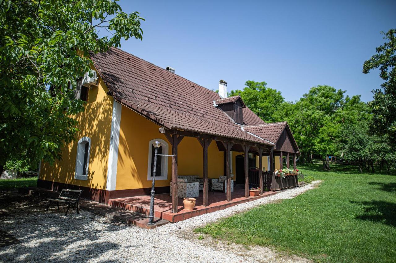 Tusculanum Panzió Bed & Breakfast Mindszentkálla Exterior foto